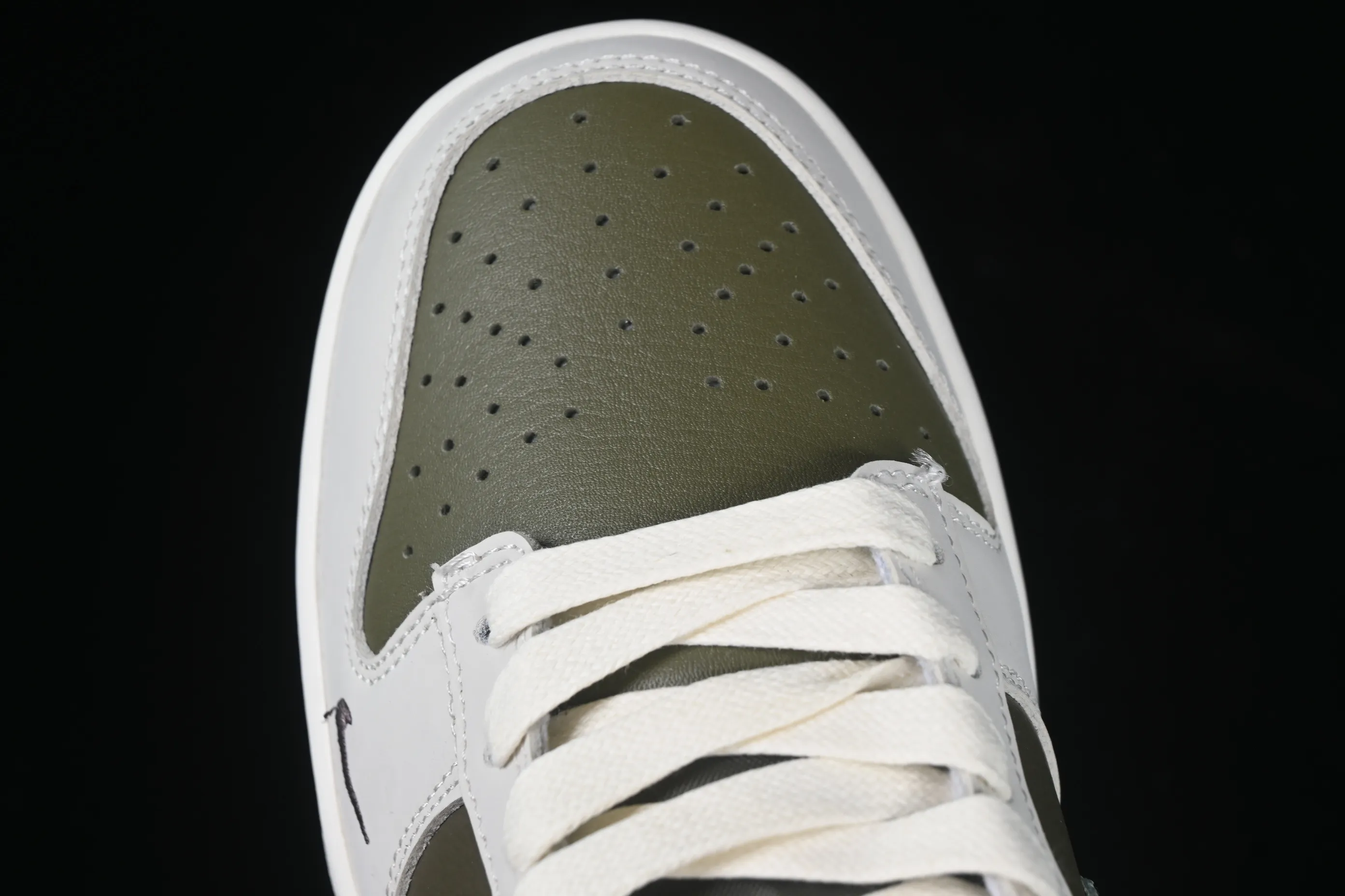All Categories Nk SB Dunk Series Nk SB Dunk Low Low-top sneakers K version Nk SB Dunk Low "Year Of Snake" Limited to the Year of the Snake Low-top casual sneakers HV5980-231